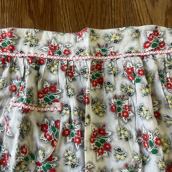 Vintage 50s Apron Cotton Floral Black White Red Half Retro Kitchen RicRac Pocket - Picture 6 of 9